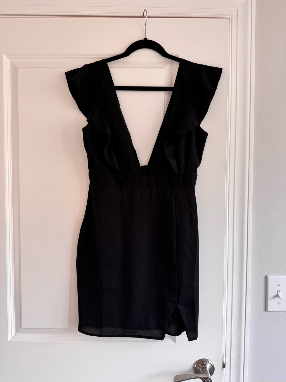 superdown Black Plunging Ruffle Sleeve Mini Dress Size medium